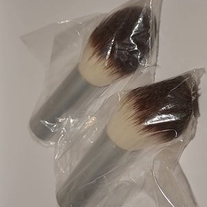 La Bella Donna Perfecting Makeup Brush (2) For Sale BNIB ❤️